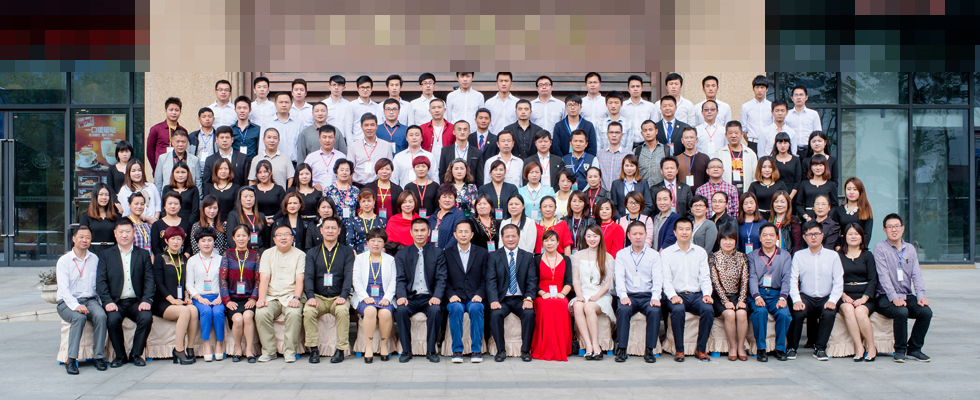 <a href='/services/daheyingpaishe.html' target='_blank'><u>大合影</u></a>集体照